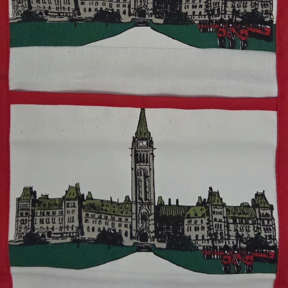 Ottawa 3 Pocket Holder   Festive Red and Green Holiday Tapestry